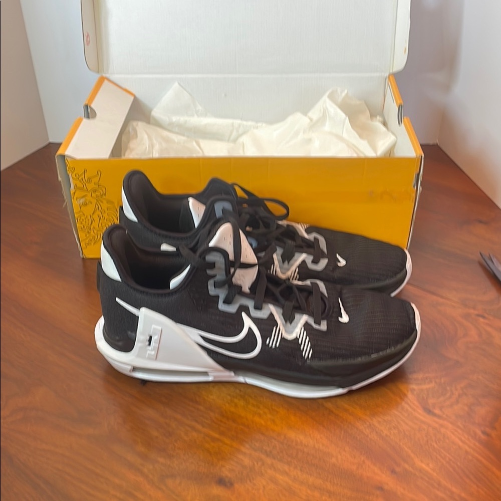 Men’s Nike LeBron Witness VI TB in original box, new. Black/white,grey accents